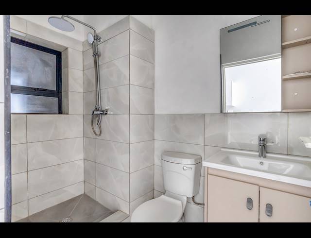 1 BEDROOM STUDIO APARTMENT RENTED IN BRYANSTON